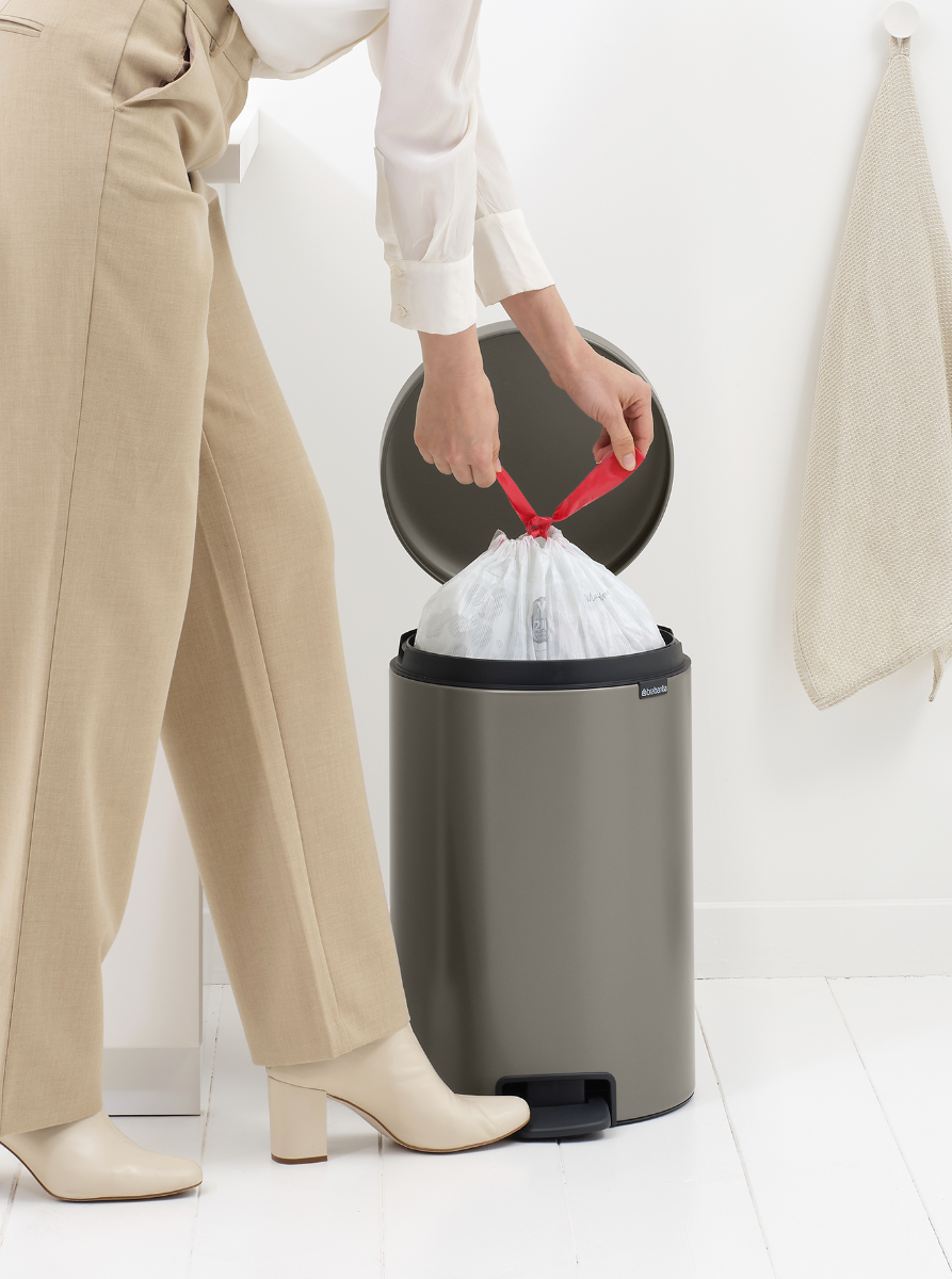 Brabantia Çöp Kutusu 20 litre Newicon Pedallı Platin 114045