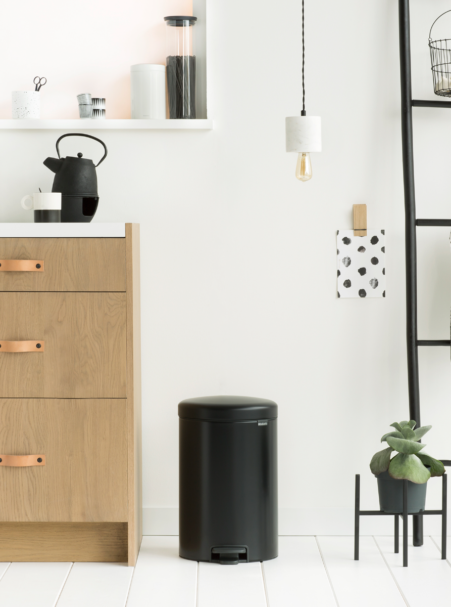 Brabantia Çöp Kutusu 20 litre Newicon Pedallı Mat Siyah 114106