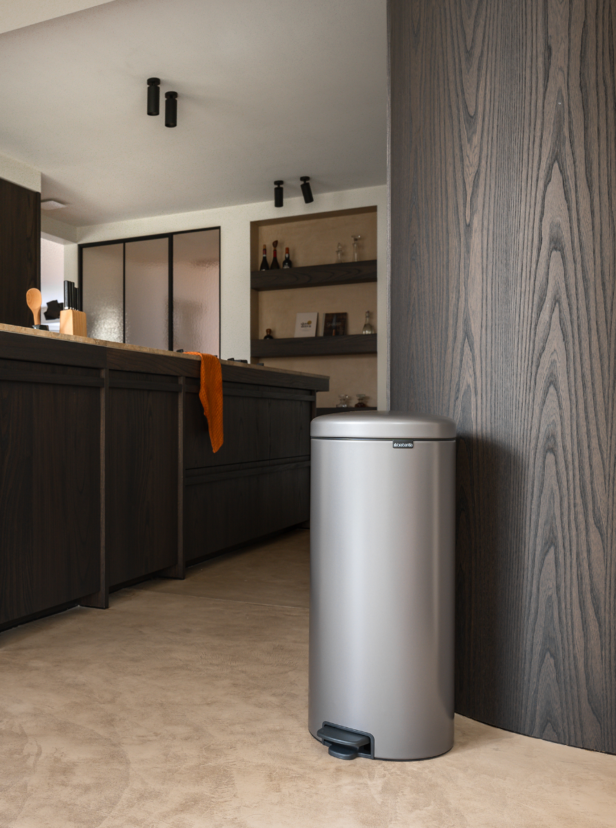 Brabantia Çöp Kutusu 30 litre Newicon Pedallı Platin 114441