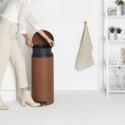 Brabantia Çöp Kutusu 30 litre Newicon Pedallı Tarçın Rengi 304569