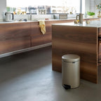 Brabantia Çöp Kutusu 20 litre Newicon Pedallı Şampanya Rengi 304460