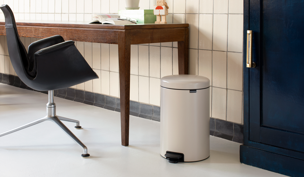 Brabantia Çöp Kutusu 20 litre Newicon Pedallı Mat Bej 149948