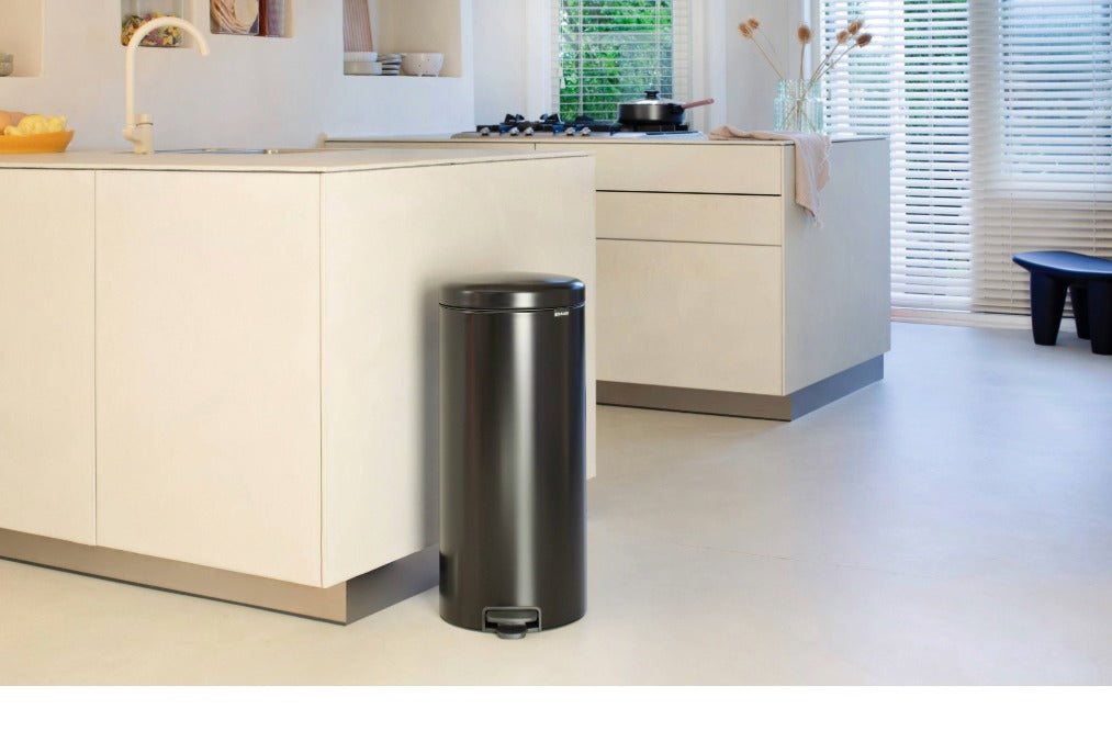 Brabantia Çöp Kutusu 30 litre Newicon Pedallı Mat Siyah 114540